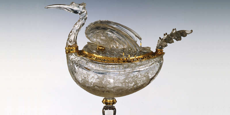 Milanese rock crystal vase (1550–99) in the form of a bird with gold enamel and engravings of hunting scenes (wolf and wold boar). (Photo courtesy of Polo Museale Fiorentino)